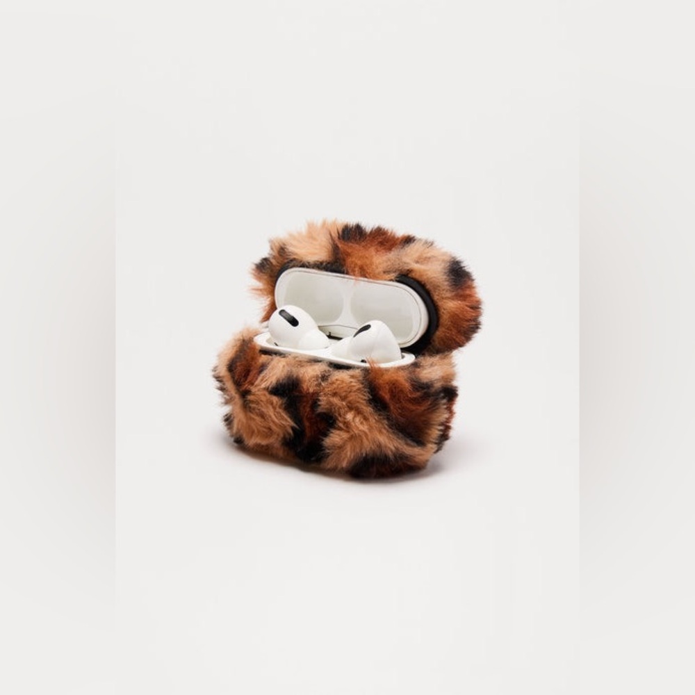 ‘leopard fever’ airpods pro case cover (2nd gen)